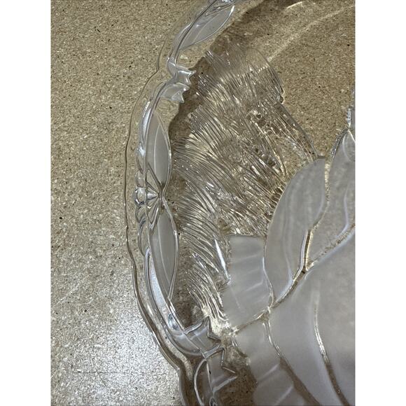 Vintage Mary & Baby Jesus Glass Platter 15” Religious Christian Decor w/ Sm Chip - Picture 4 of 6